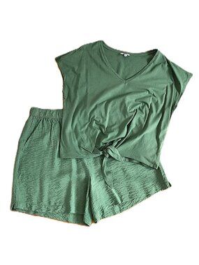 Reitmans green co-ord set shorts & top